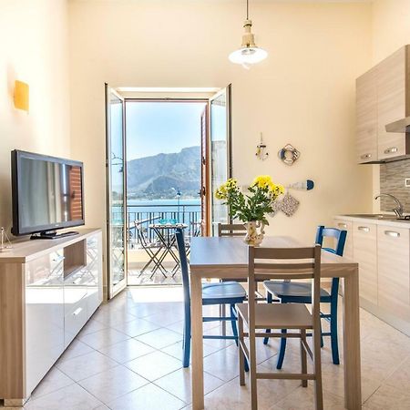 Casetta Vista Mare In Piazza A Mondello Palermo Exterior photo