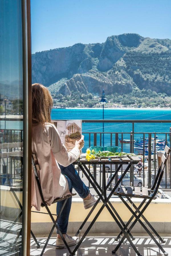 Casetta Vista Mare In Piazza A Mondello Palermo Exterior photo