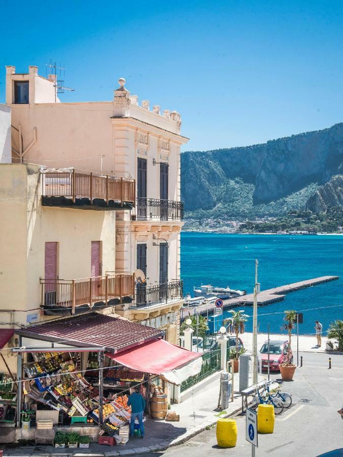 Casetta Vista Mare In Piazza A Mondello Palermo Exterior photo