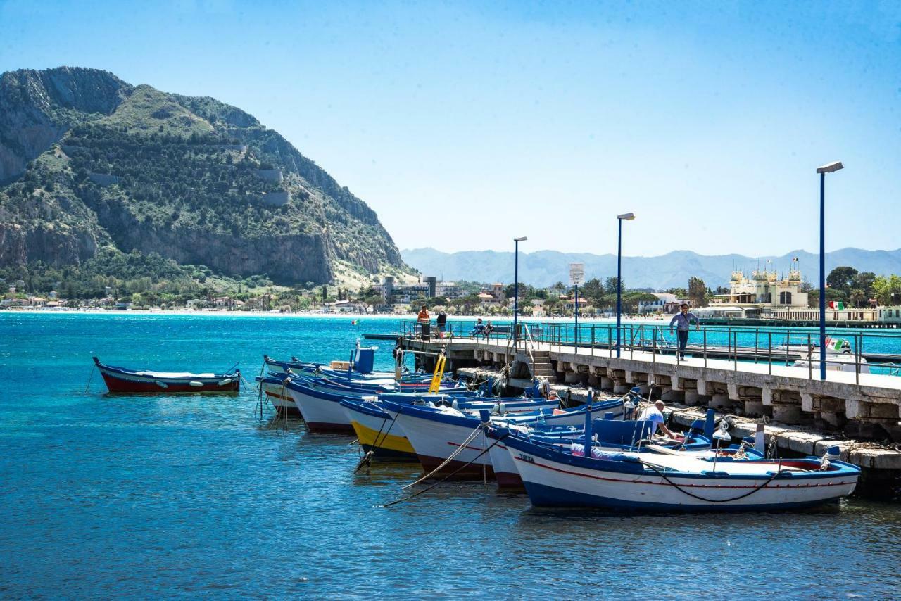 Casetta Vista Mare In Piazza A Mondello Palermo Exterior photo