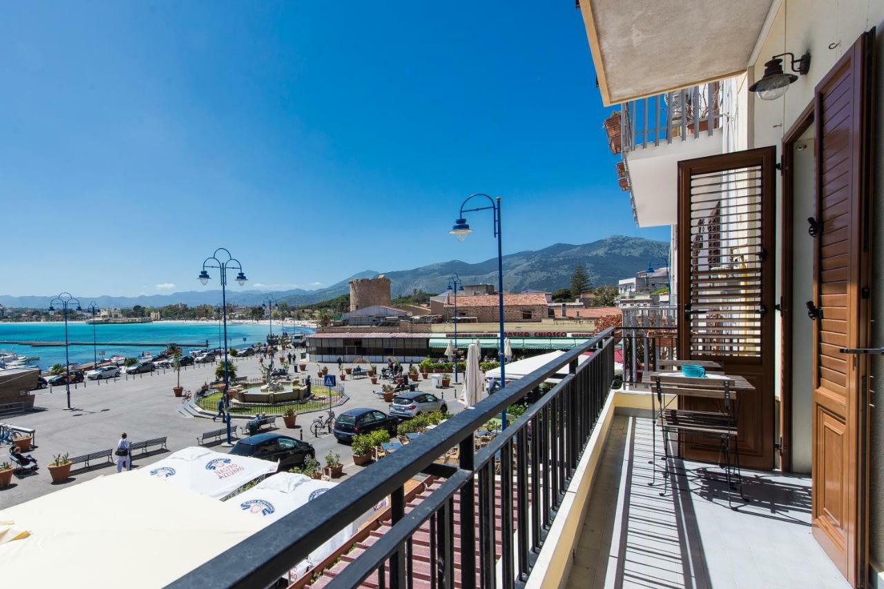 Casetta Vista Mare In Piazza A Mondello Palermo Exterior photo