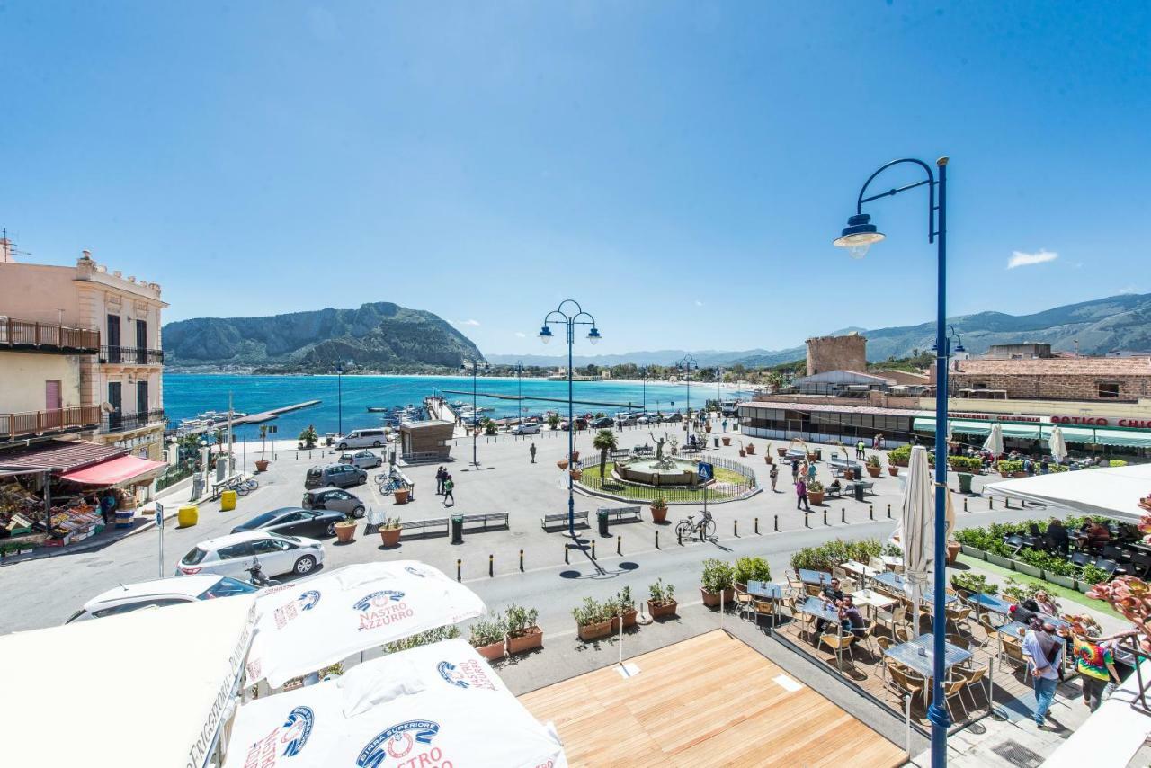 Casetta Vista Mare In Piazza A Mondello Palermo Exterior photo