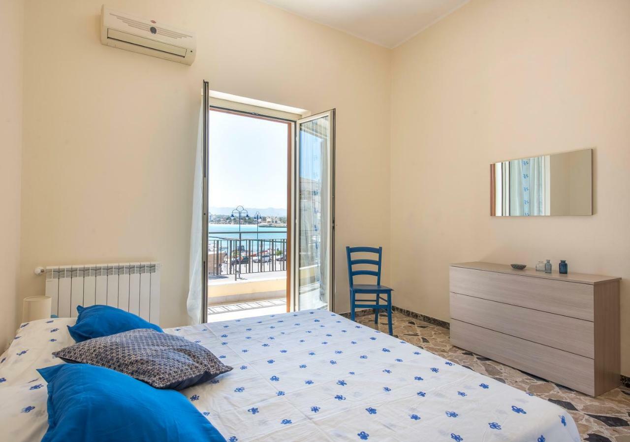 Casetta Vista Mare In Piazza A Mondello Palermo Exterior photo