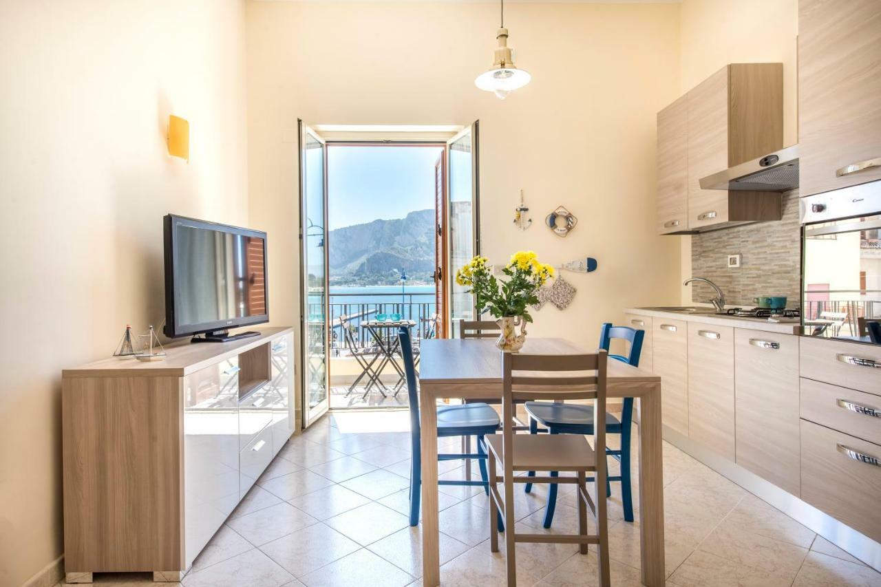 Casetta Vista Mare In Piazza A Mondello Palermo Exterior photo
