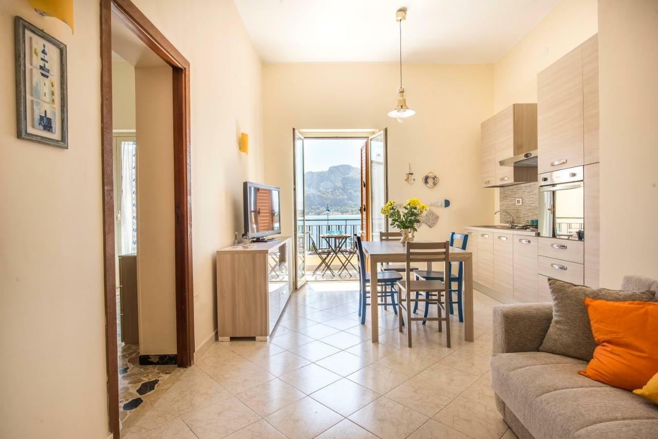 Casetta Vista Mare In Piazza A Mondello Palermo Exterior photo