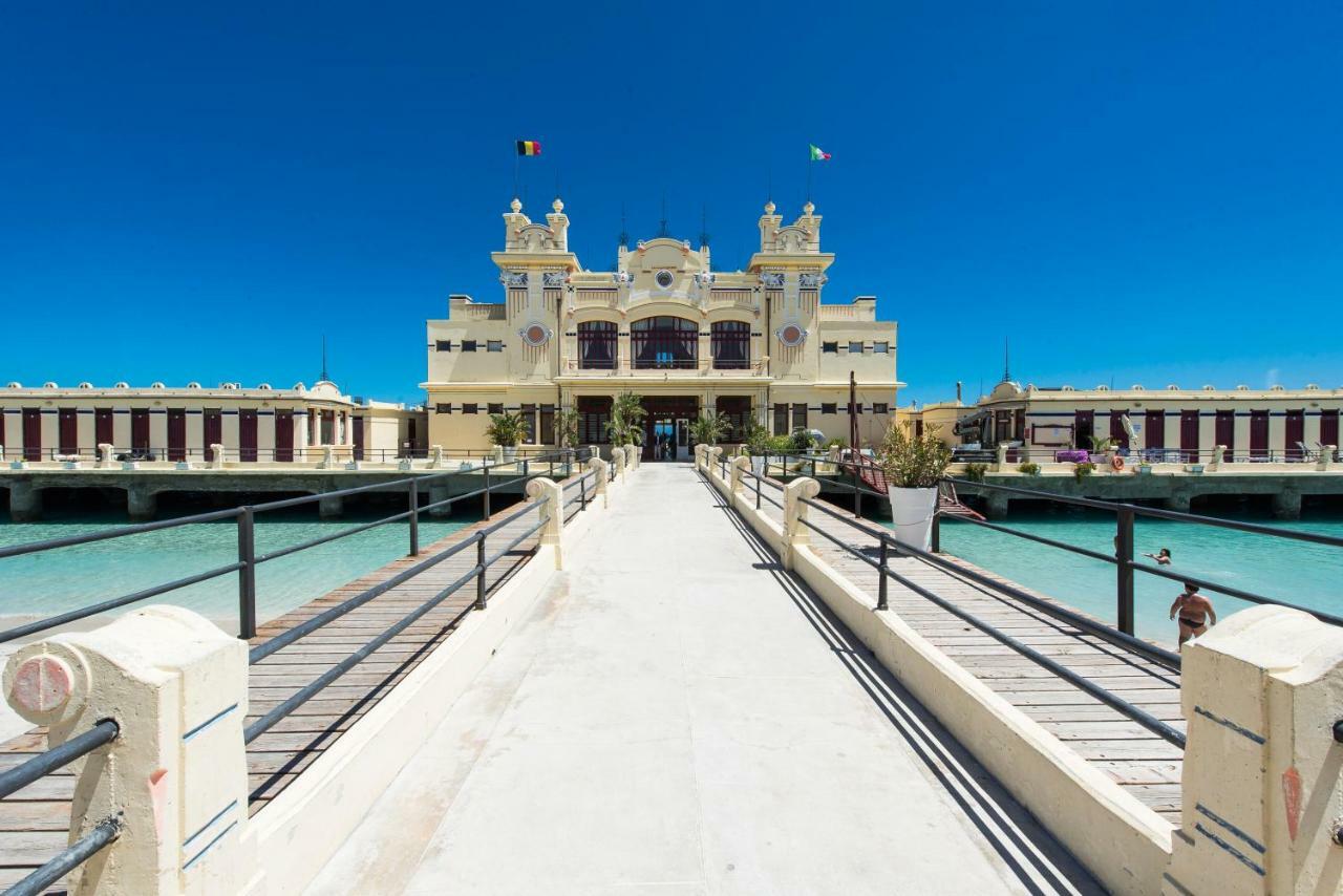 Casetta Vista Mare In Piazza A Mondello Palermo Exterior photo